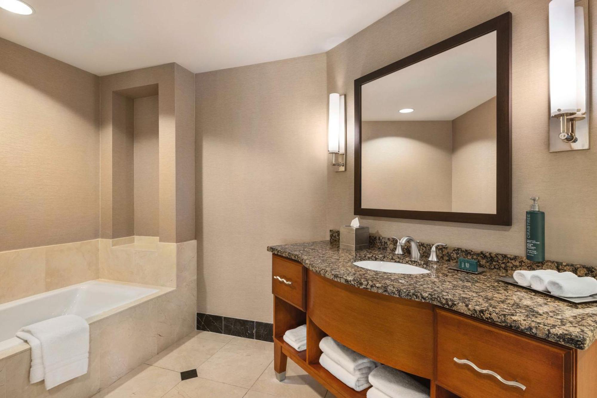 Hilton Philadelphia City Avenue Eksteriør bilde